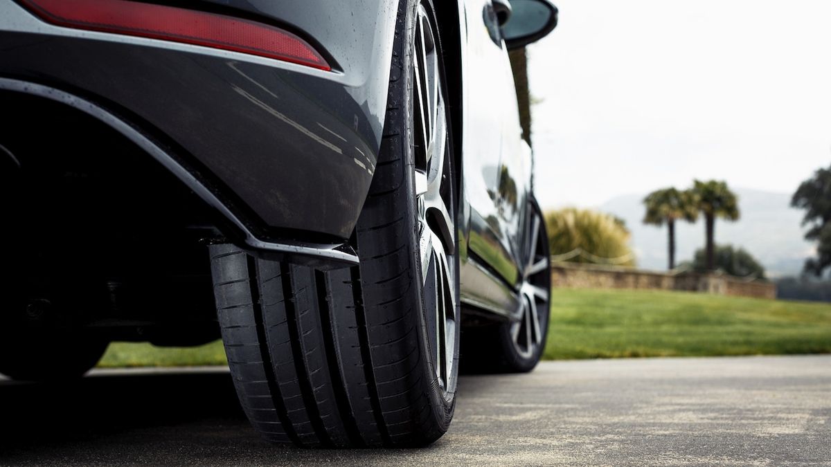 Pět důvodů, proč v létě nejezdit na zimních pneumatikách