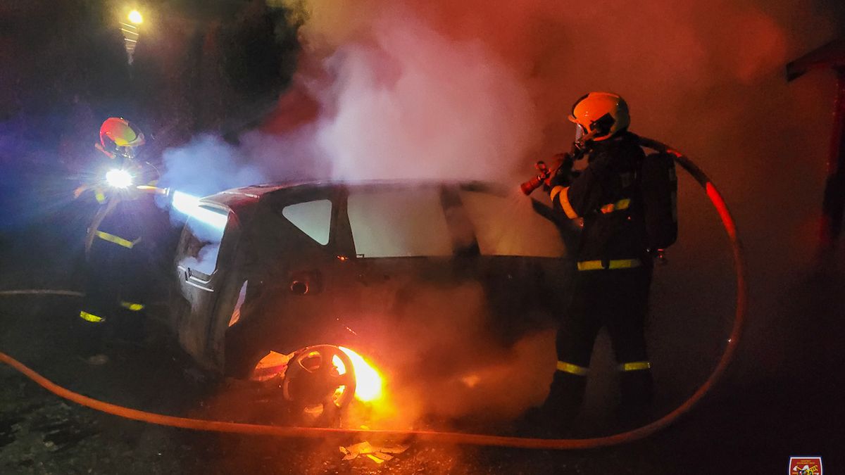 Ve Sviadnově hořela auta