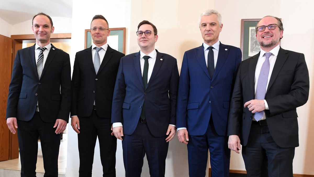Lipavský: Česko chce během předsednictví EU řešit odstřihnutí od ruské ropy
