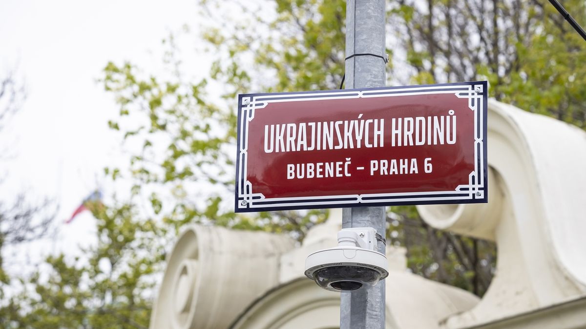 Ulice u ruské ambasády v Praze se oficiálně přejmenovala na Ukrajinských hrdinů