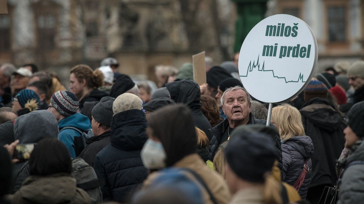 FOTO: Demonstrace proti milosti udělené prezidentem Zemanem