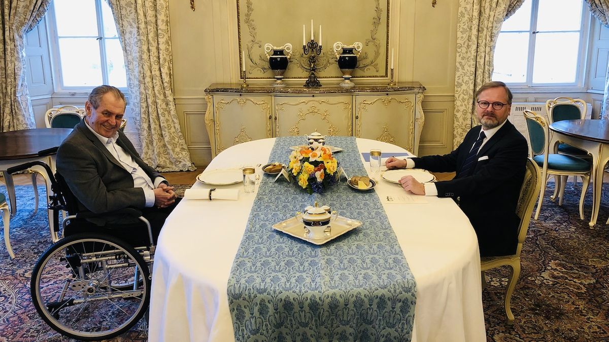 Fiala se rozloučí se Zemanem ve funkci prezidenta v pondělí při večeři