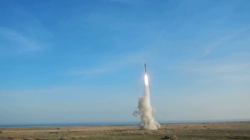 Ruské rakety zasáhly Dnipro, pod troskami jsou prý lidé