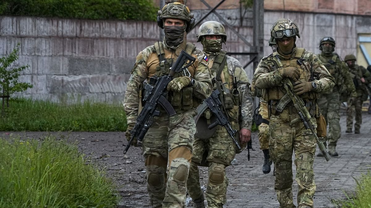 Ruští vojáci trpí ztrátami a odmítají bojovat, tvrdí Ukrajinci