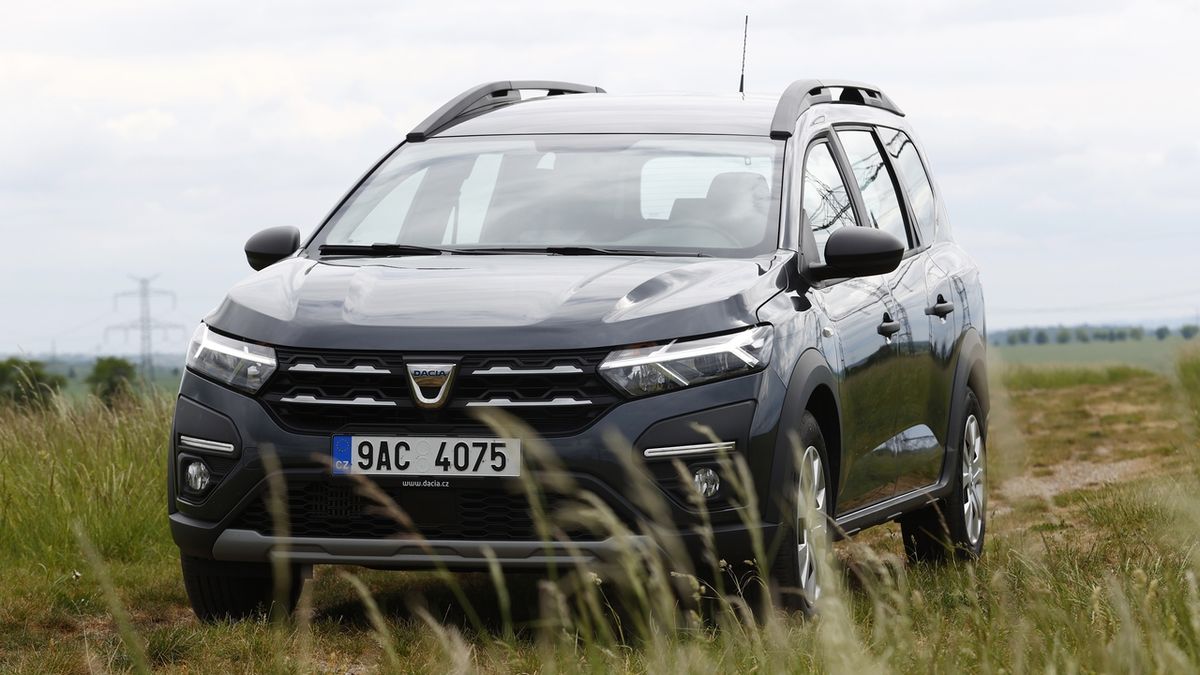 Hybridní Dacia Jogger se chystá na pařížský autosalon, bude nejvýkonnější verzí