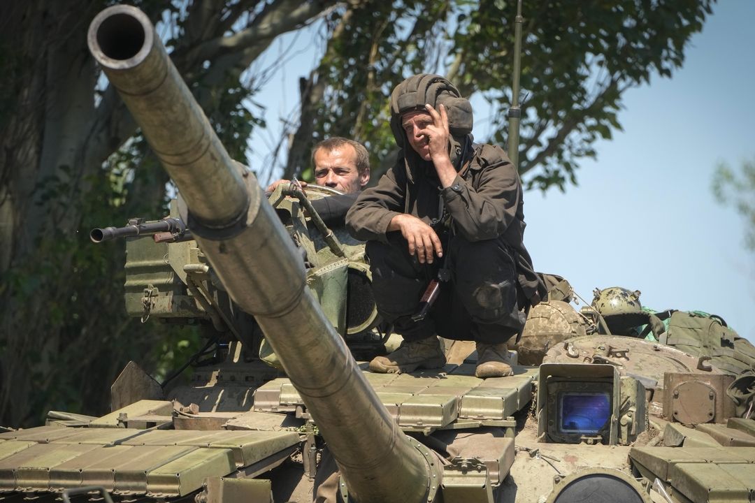 Ukrajinští vojáci na tanku