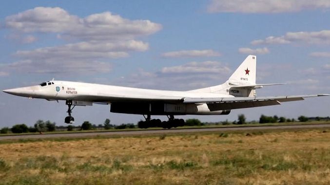 Rusové v rámci námořních manévrů vyvětrali strategické bombardéry Tu-160