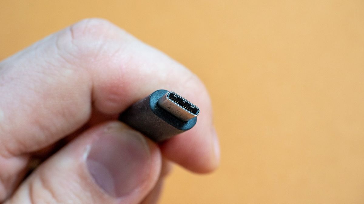 Jednotná USB nabíječka bude realitou od roku 2024, schválili europoslanci