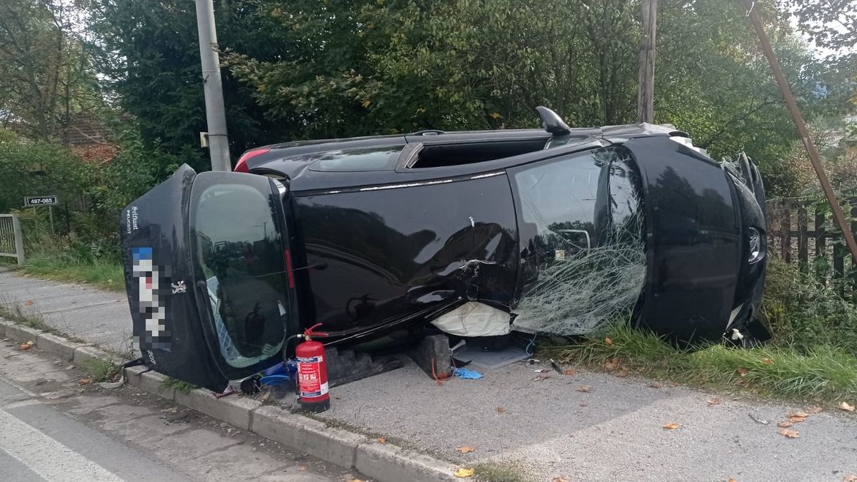 Další opilý řidič vyjel na Slovensku na chodník a srazil ženu s dětmi