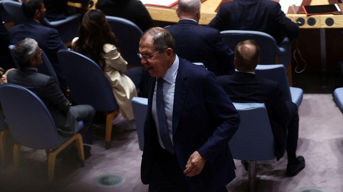 Lavrov obvinil svět z propagandy a odešel z jednání Rady bezpečnosti OSN