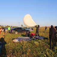 Při experimentálním letu vyslali výzkumníci loni na podzim do stratosféry kolem 70 vzorků. 
