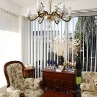 Salonek – zimní zahrada je vlastně samostatná a dostavěná místnost, i když pohledově s vedlejšími propojená. 