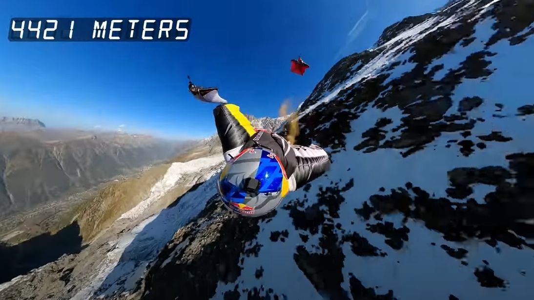 Blázni ve wingsuitech proletěli kolem Mont Blancu a stanovili nový rekord