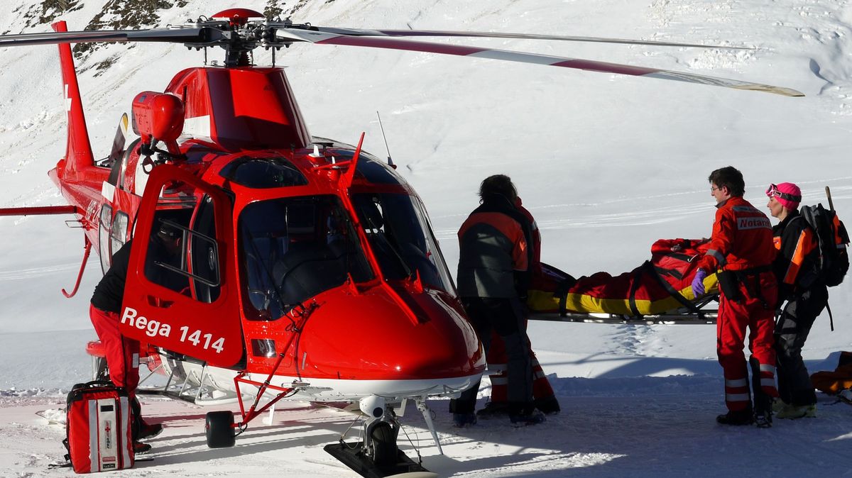 Lovci nehod číhají na lyžaře na alpských sjezdovkách. Na co si dát pozor