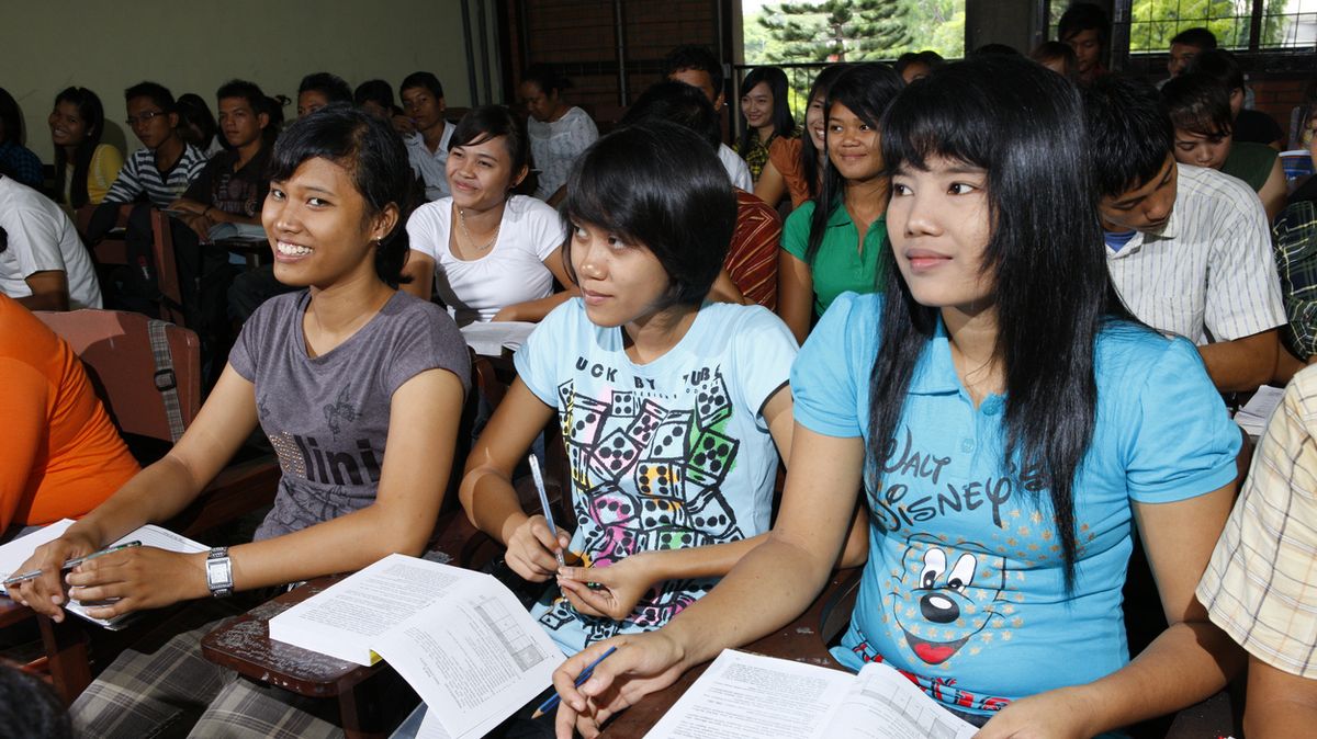 V Indonésii probíhá experiment, výuka studentů začíná už v 5:30