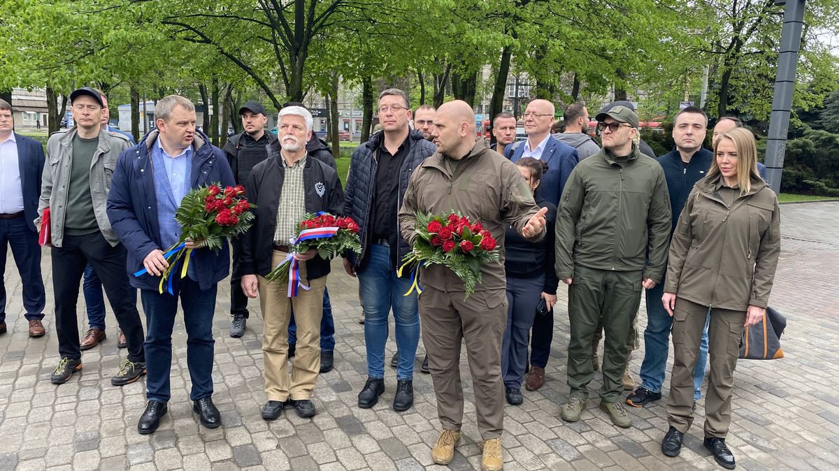 Kvůli Rusům bez telefonů i SIM karet. Pavlovu cestu do Dnipra doprovázela přísná opatření