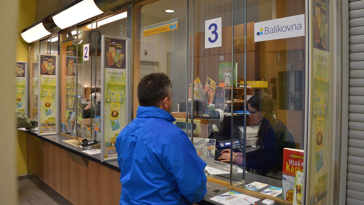 Česká pošta od září zvýší mzdy v průměru o deset procent