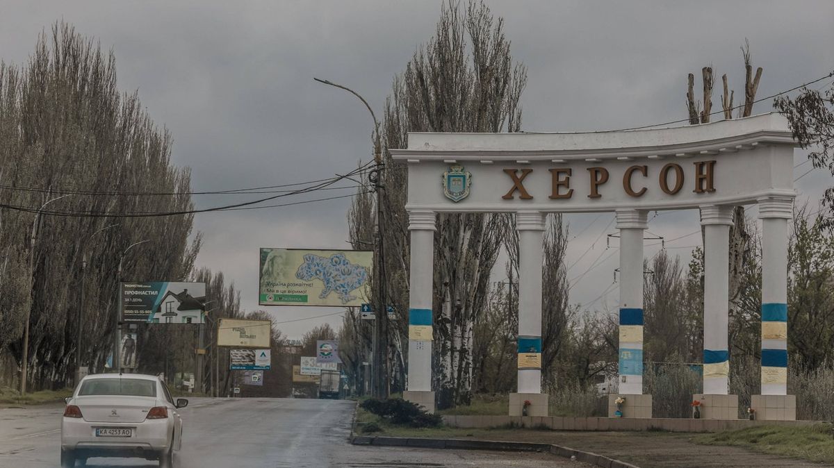 Rusové zasáhli jediný fungující supermarket v Chersonu