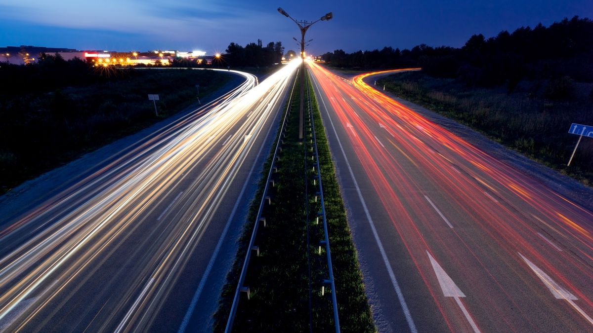 Úseky s rychlostí až 150 km/h se na dálnicích mohou objevit do dvou let, říká ministr Kupka