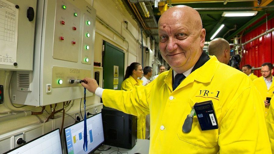 Rektor ČVUT porcoval zakázku pro právníky, čelí výzvě k rezignaci