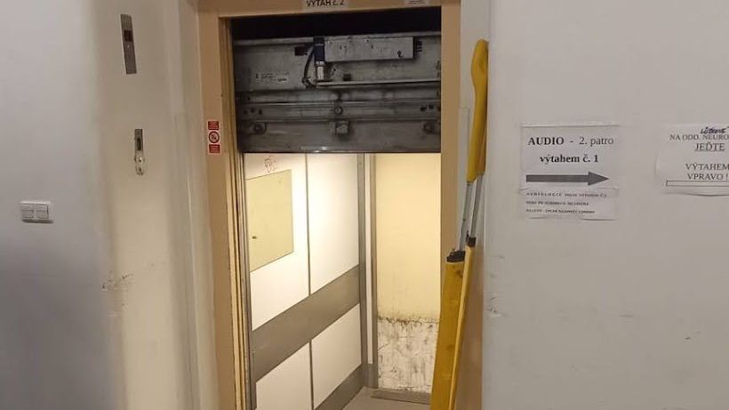 Policie odložila vyšetřování havárie výtahu v Nemocnici Na Bulovce