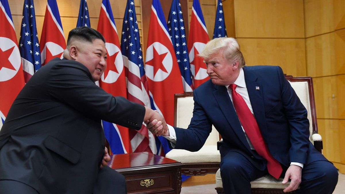 Trump novou gratulací Kim Čong-unovi popudil republikánské spolustraníky