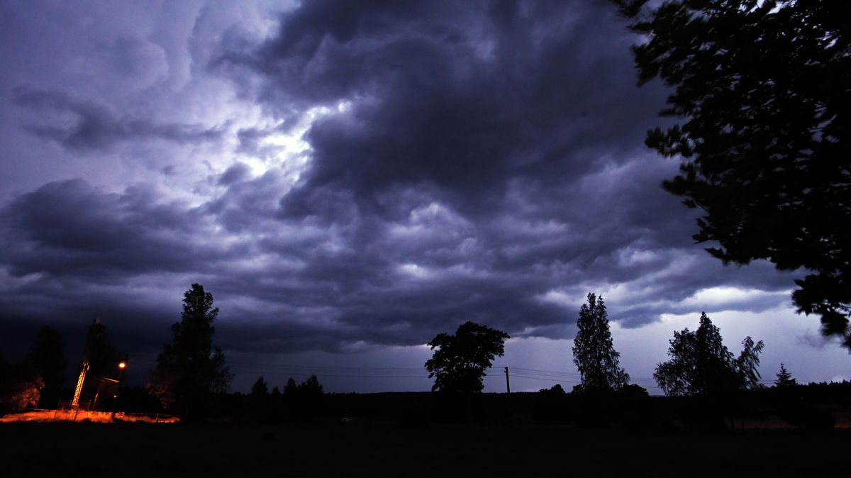 Meteorologové řeší, proč výstraha před extrémními bouřemi nevyšla