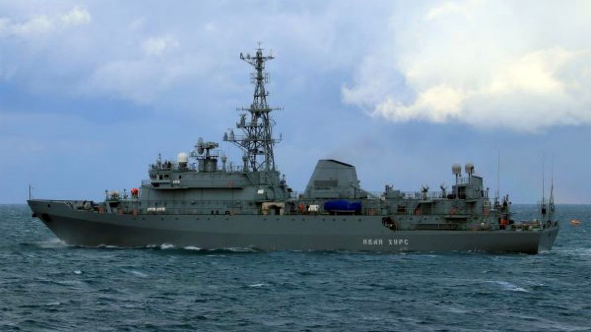 Ruská válečná loď Ivan Churs zasažena byla. Potvrzují to nové záběry