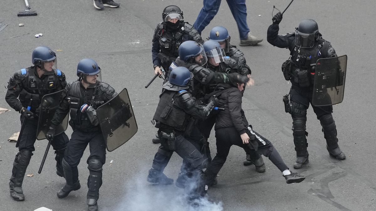 Brutální protesty ve Francii, zatčeno bylo 172 lidí