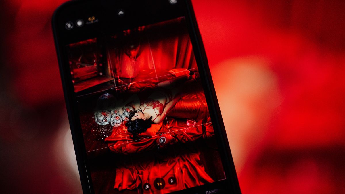Virtuální „šmajchlování“ s dívkou vystřídal šok. Mladík uviděl na videu sebe a text vyděrače