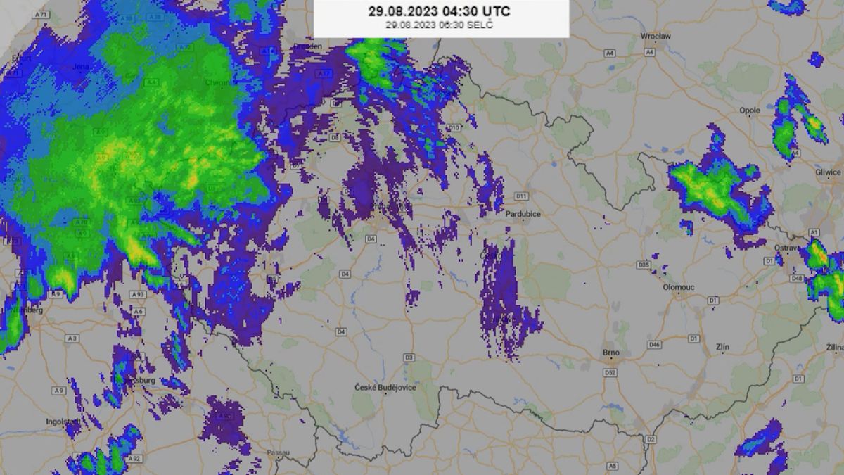 Ještě jednu noc. Vydatné deště a bouřky Česko dál potrápí, varovali meteorologové