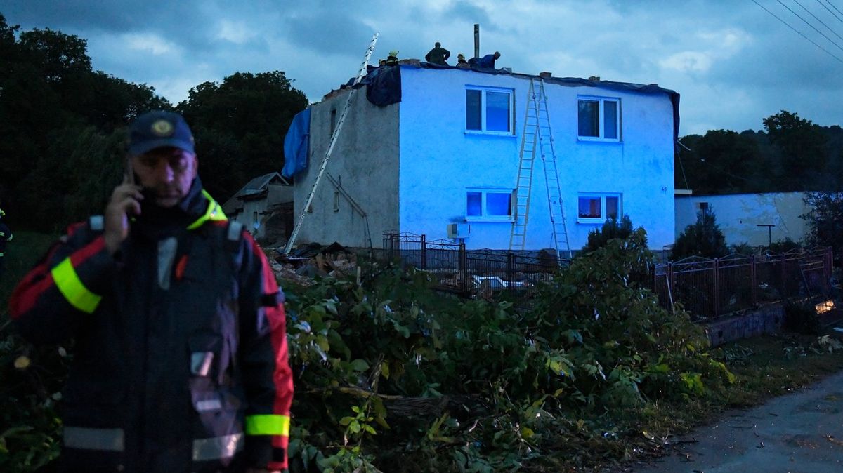 Tornádo na Slovensku převrátilo karavan, roční dítě z Plzně skončilo v nemocnici