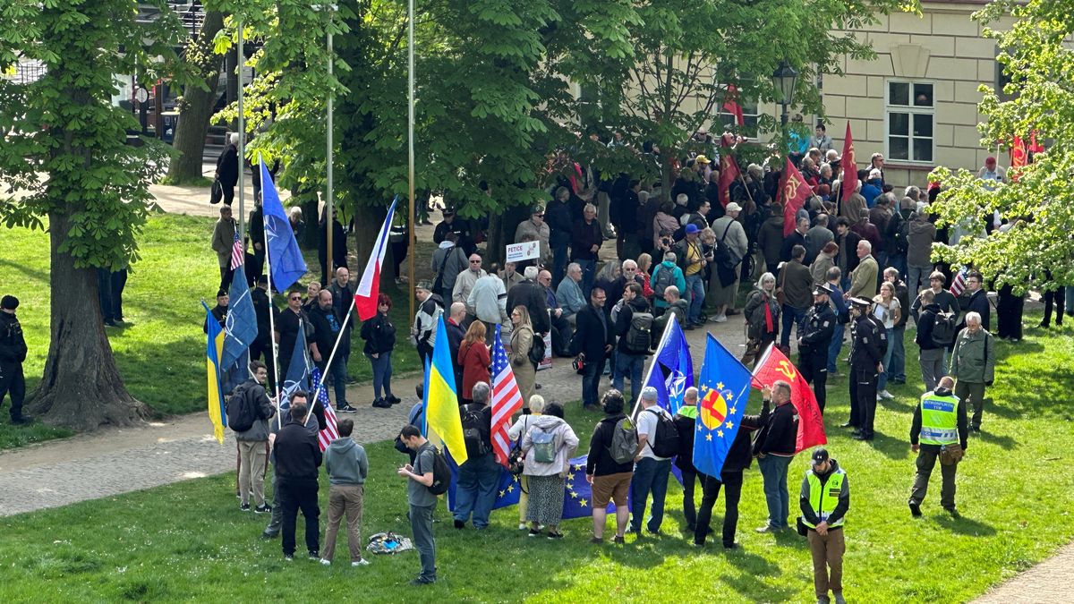 Česko si připomíná 1. máj: Začaly demonstrace, chystají se průvody