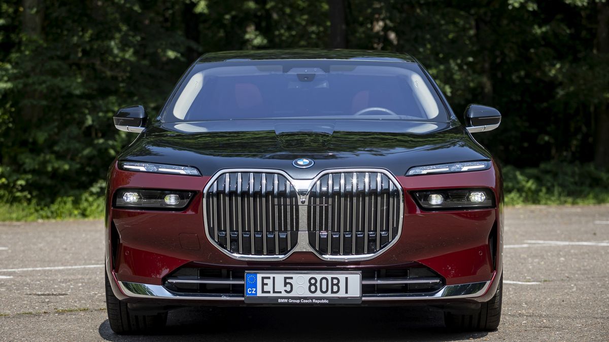 Ze starého BMW udělali nové, indická replika téměř dokonale mate okolí