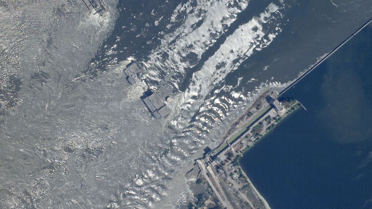 Satelitní záběry ukazují rozsah záplav po destrukci Kachovské přehrady