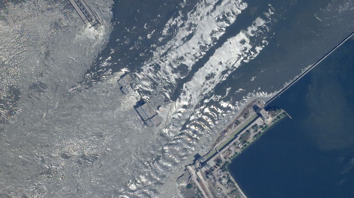 Satelitní záběry ukazují rozsah záplav po destrukci Kachovské přehrady