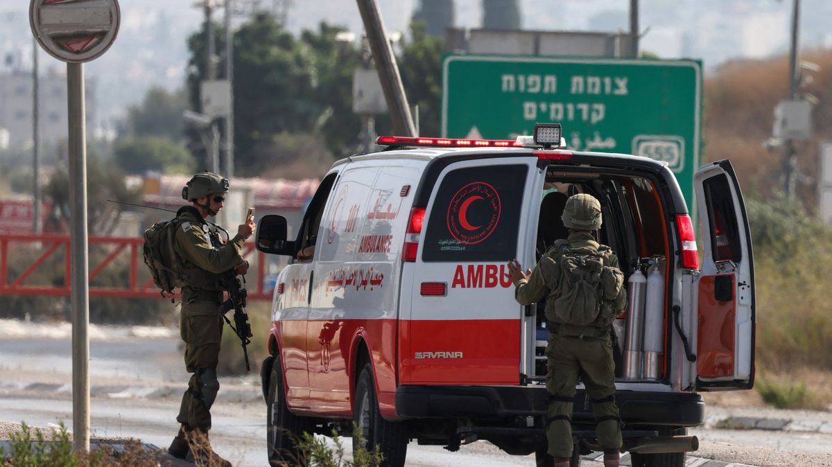 Dva Izraelci byli zastřeleni na Západním břehu, když si nechávali umýt vůz