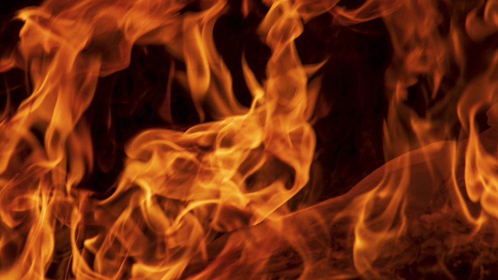 V okupovaném Mariupolu hořel palác kultury. Po explozi střely, tvrdí Ukrajinci
