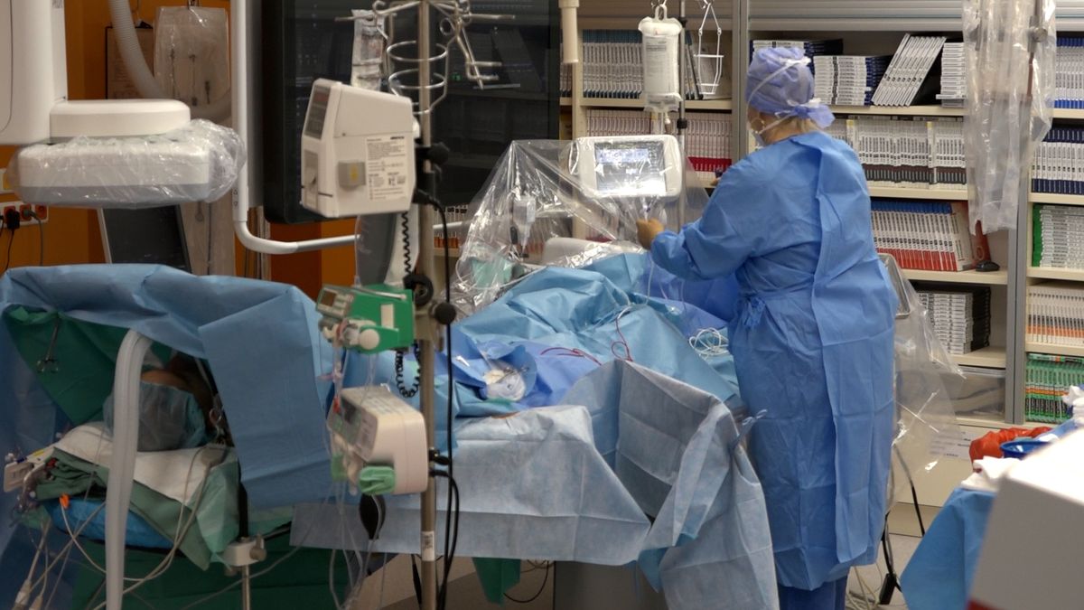 Výměna aortální chlopně se dnes dělá neinvazivně v lokální anestezii, bez velké operace