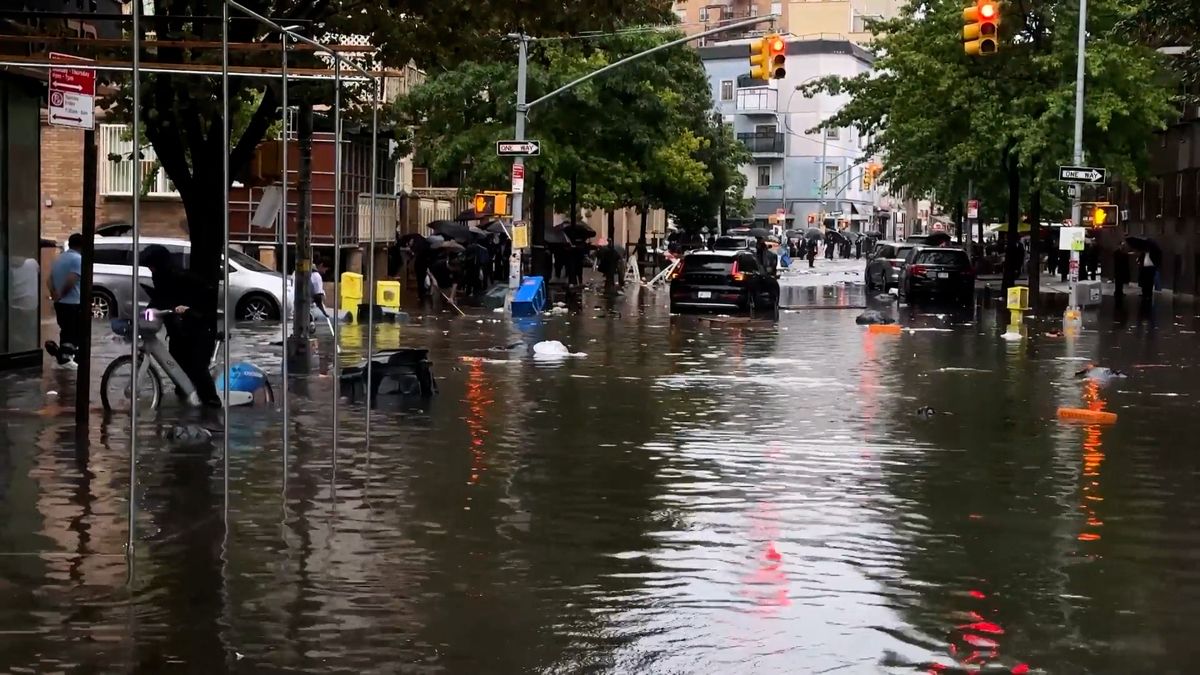 Bleskové záplavy proměnily New York v jezerní krajinu