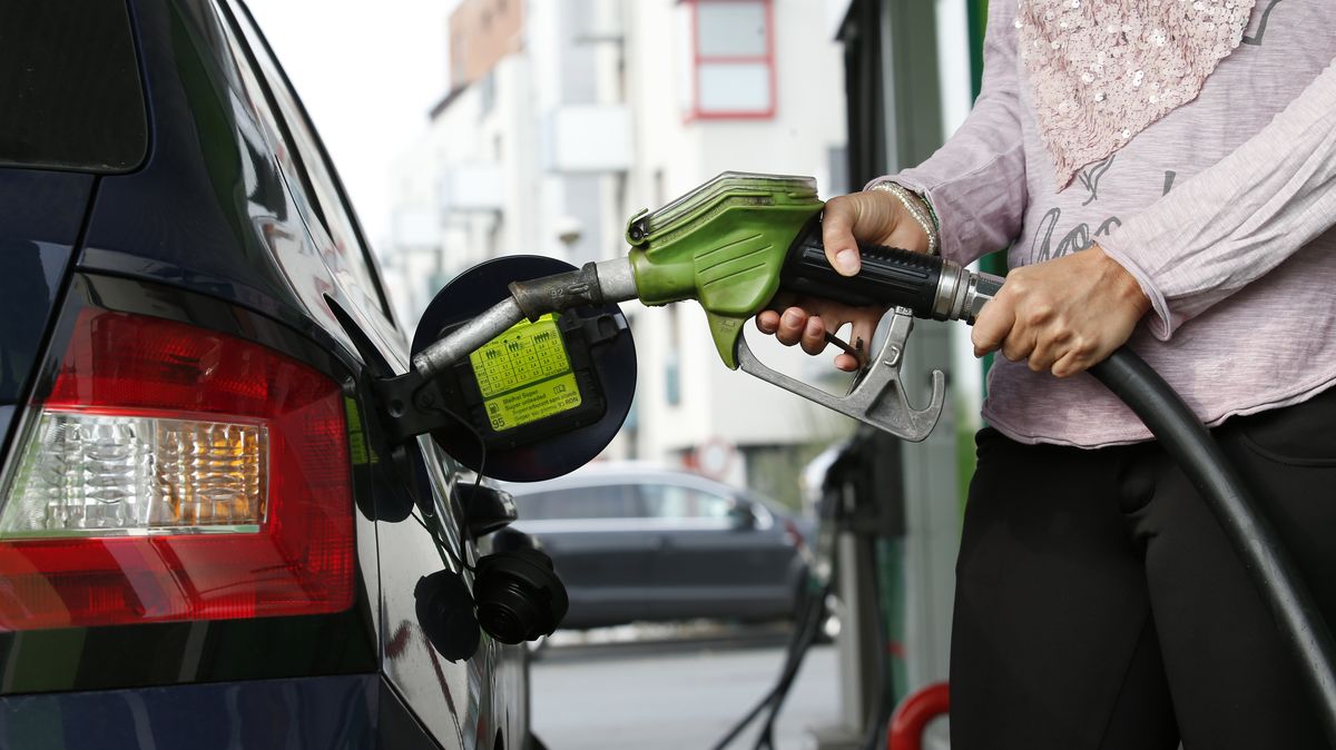 Benzín i nafta ještě o desítky haléřů zlevní
