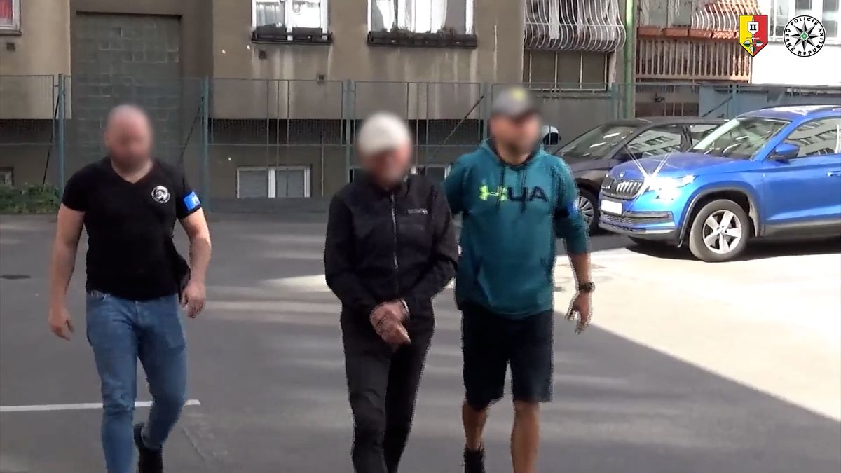 Vězení unikal 18 let. Podvodníka vyhmátli na ulici v Praze