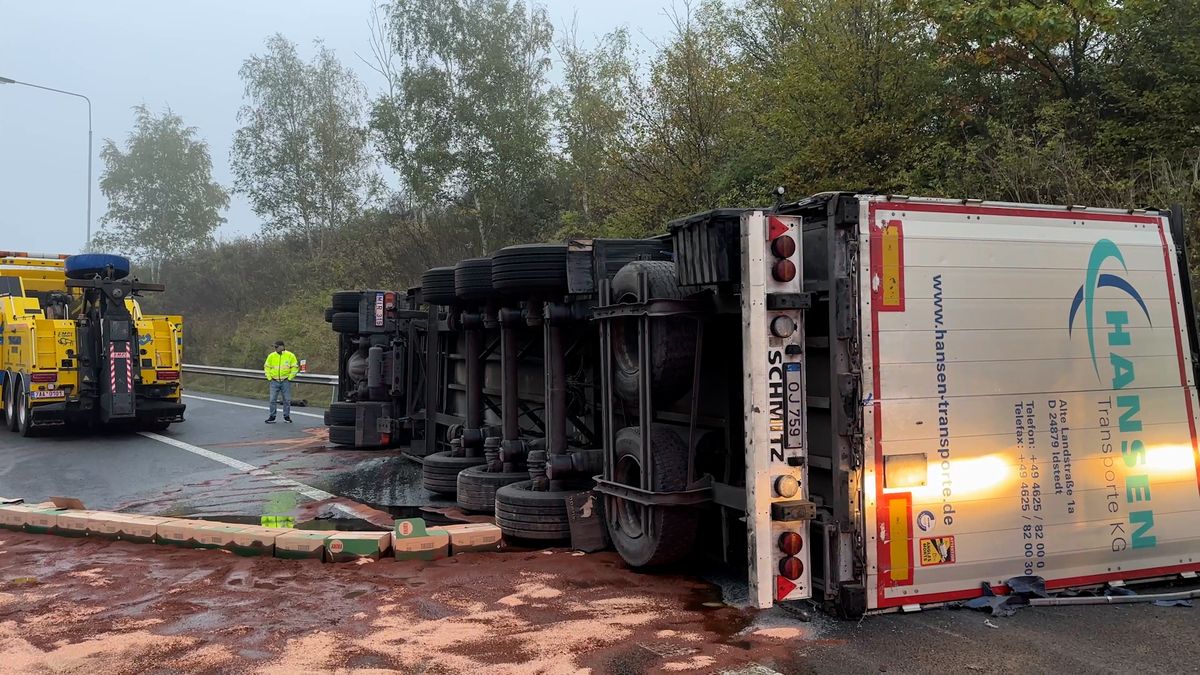 Převrácený kamion zablokoval Pražský okruh