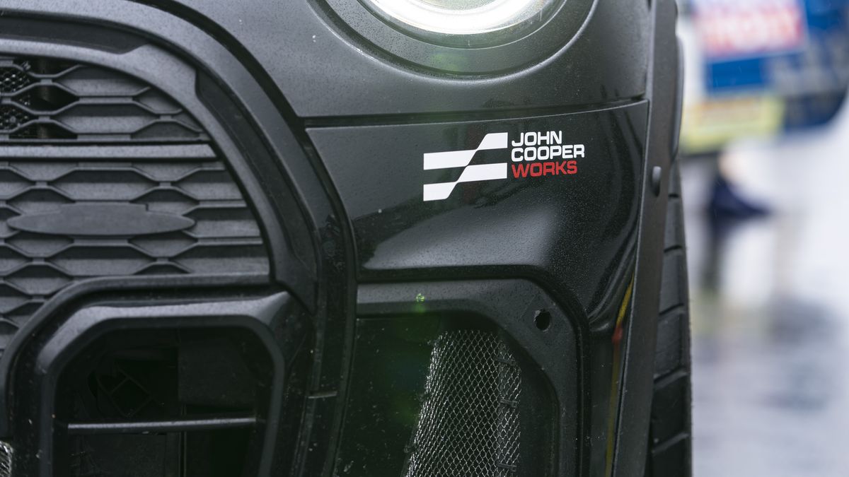 Automobilka Mini představila nové logo divize John Cooper Works