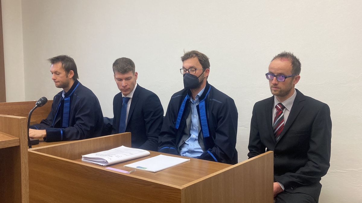 Na ferratu za bouřky či v teniskách. Samozvaní průvodci stojí před soudem kvůli smrti Češek v Alpách