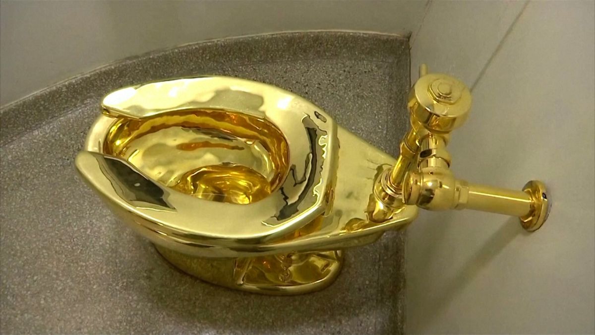 Krádež zlaté záchodové mísy za 137 milionů: V Británii obvinili čtveřici mužů