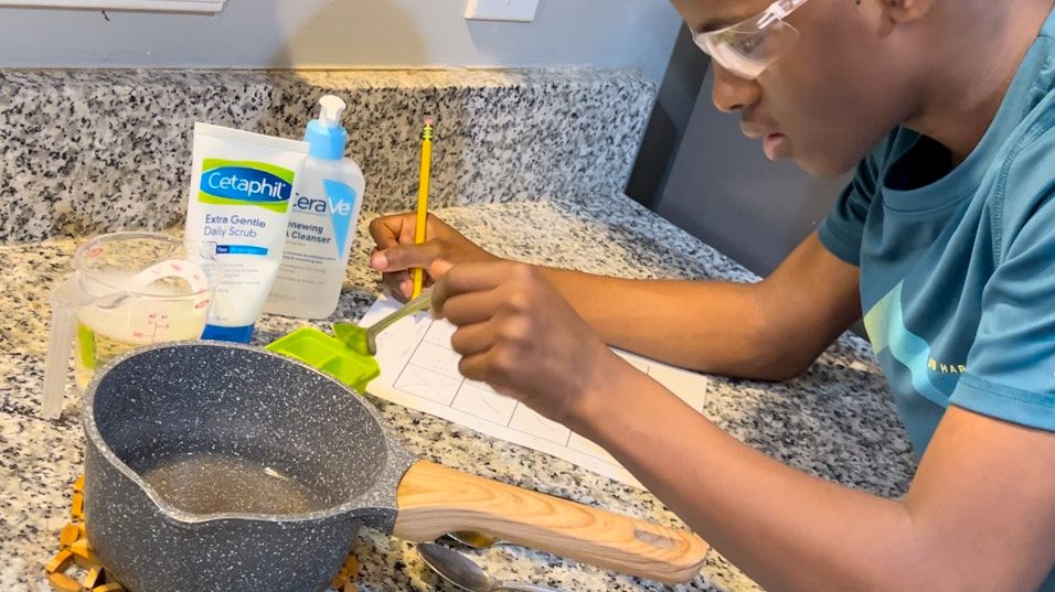 Čtrnáctiletý americký vědec léčí rakovinu kůže mýdlem