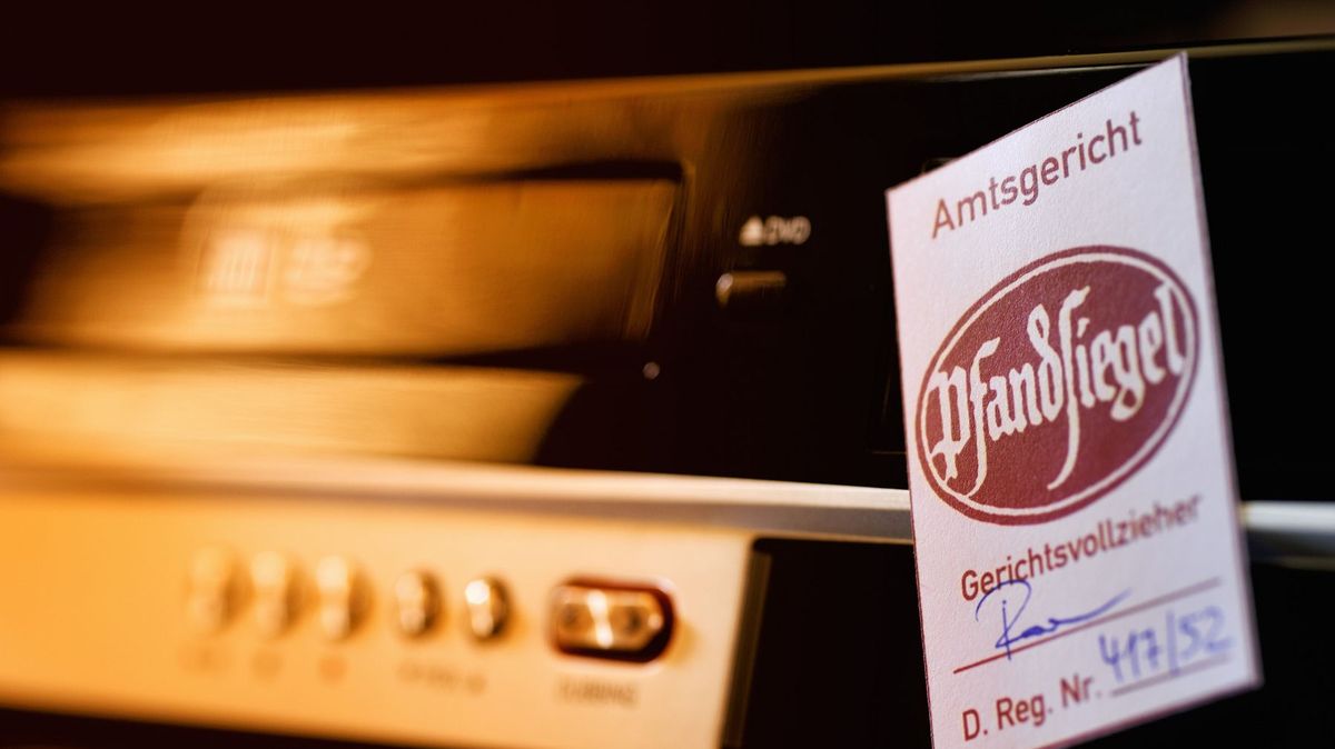 Rozzuřená drážďanská řeznice kousla exekutora čtyřikrát do ruky