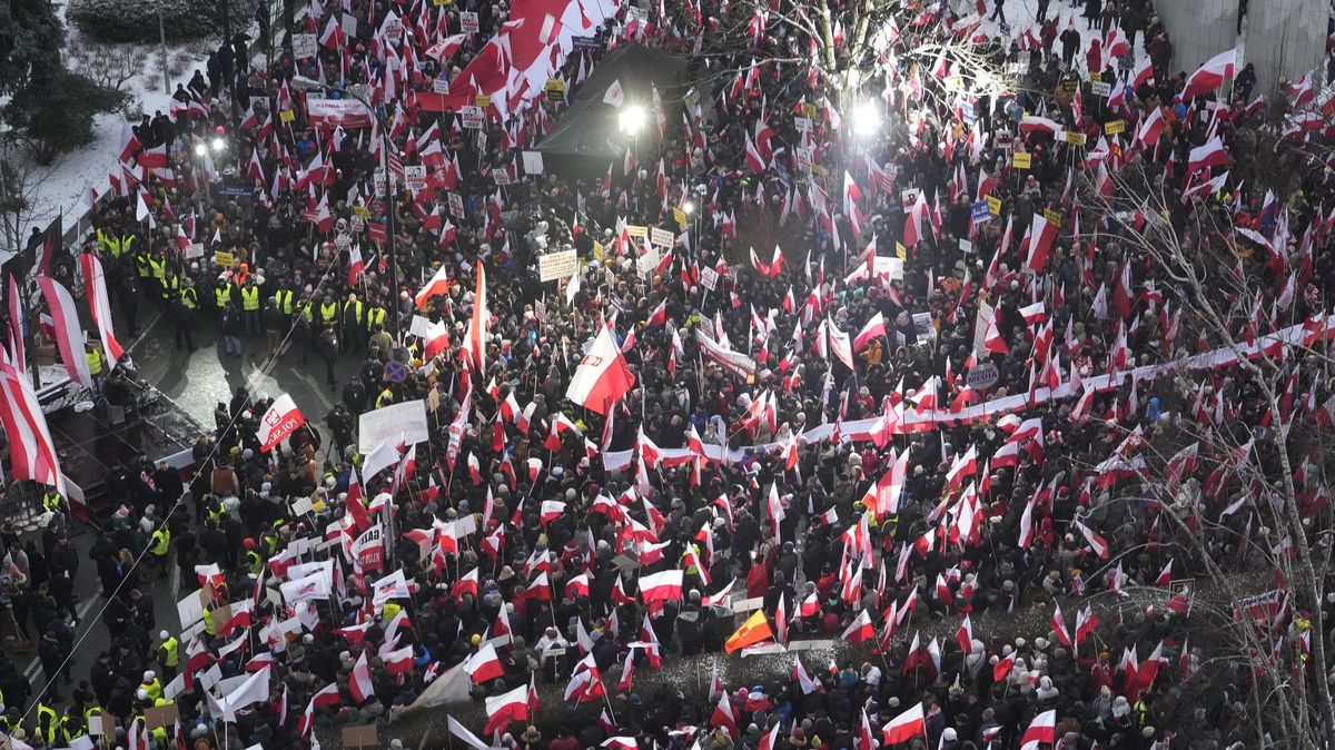 Demonstrace v Polsku: Přišlo 300 tisíc, hlásí PiS. Desetkrát míň, oponuje radnice