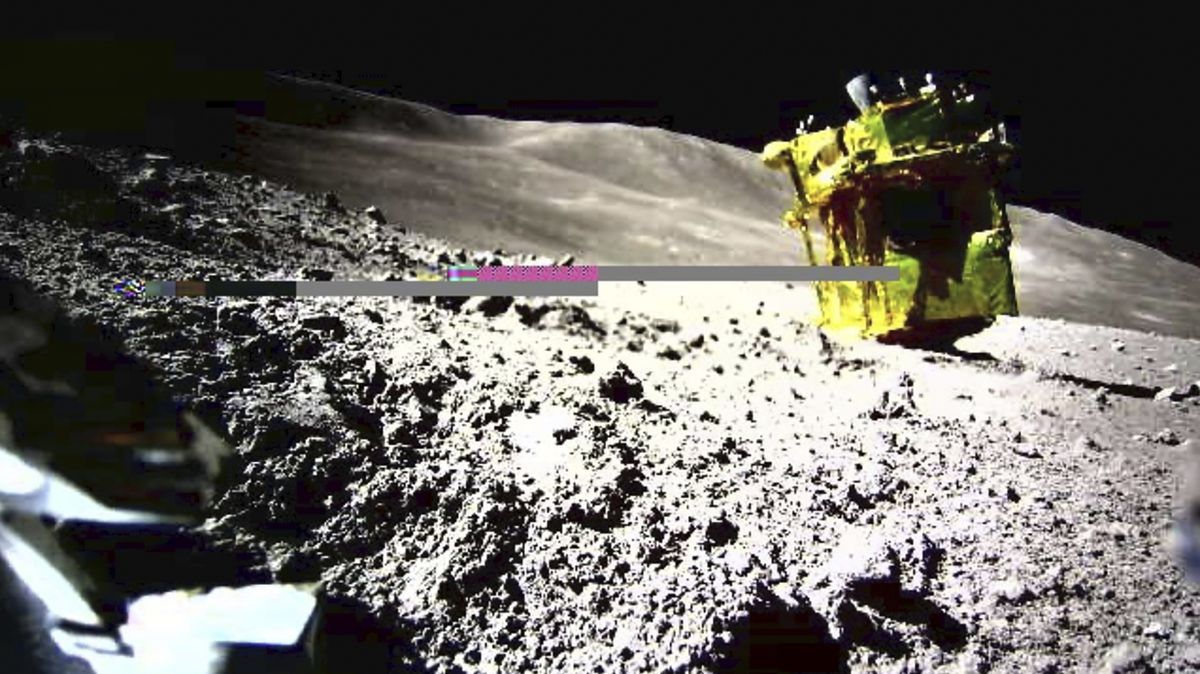 Japonský zázrak. Sonda SLIM se na Měsíci opět probrala k životu, i když už neměla